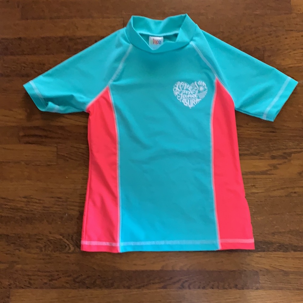 Girl’s Short Sleeve Two-Tone Rashguard Size 7/8